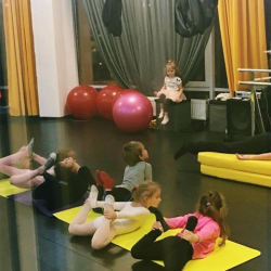 Fly kids детская студия хореографии и воздушных дисциплин - Stretching